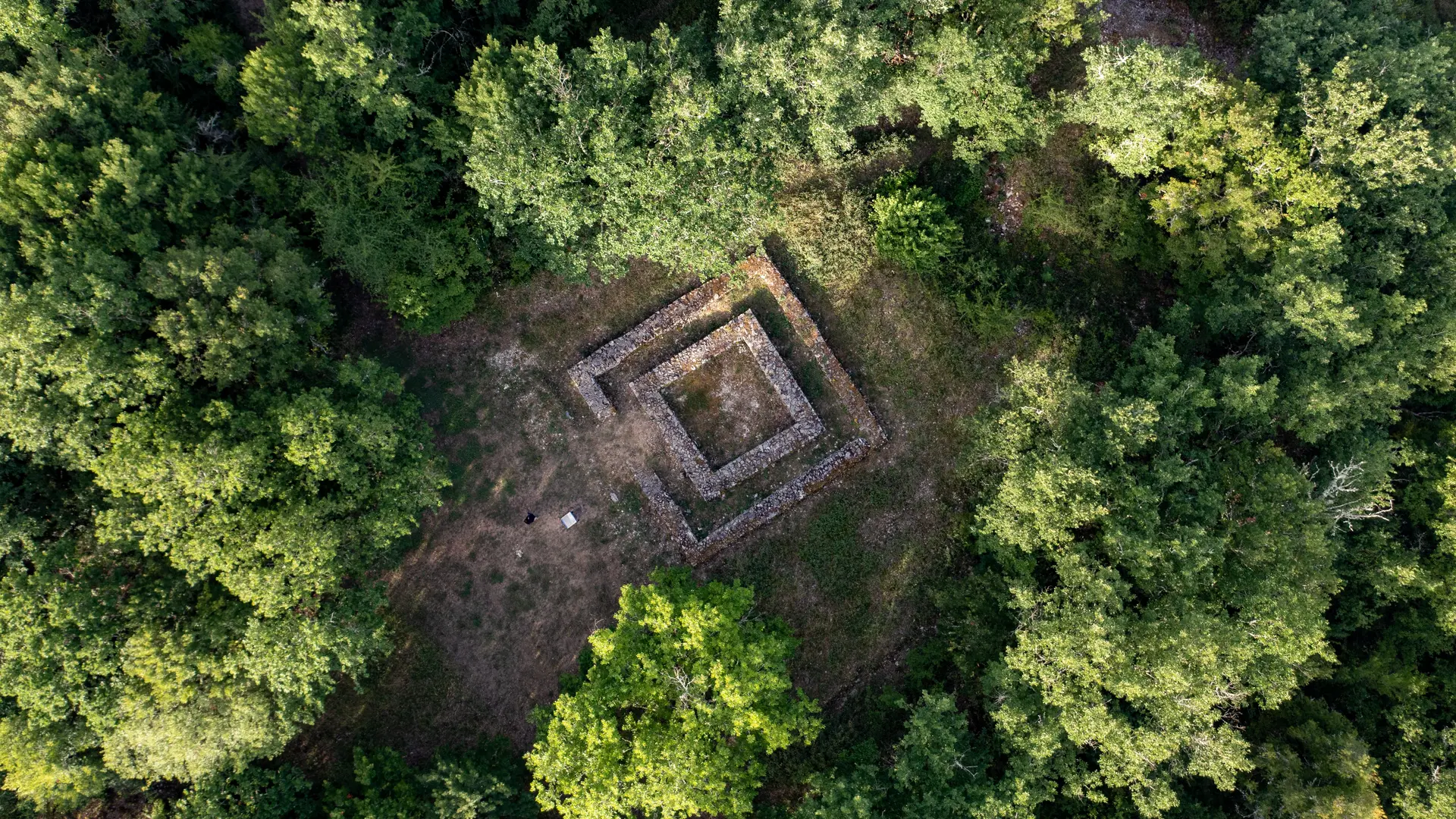 Vue drone de l'oppidum de l'Impernal