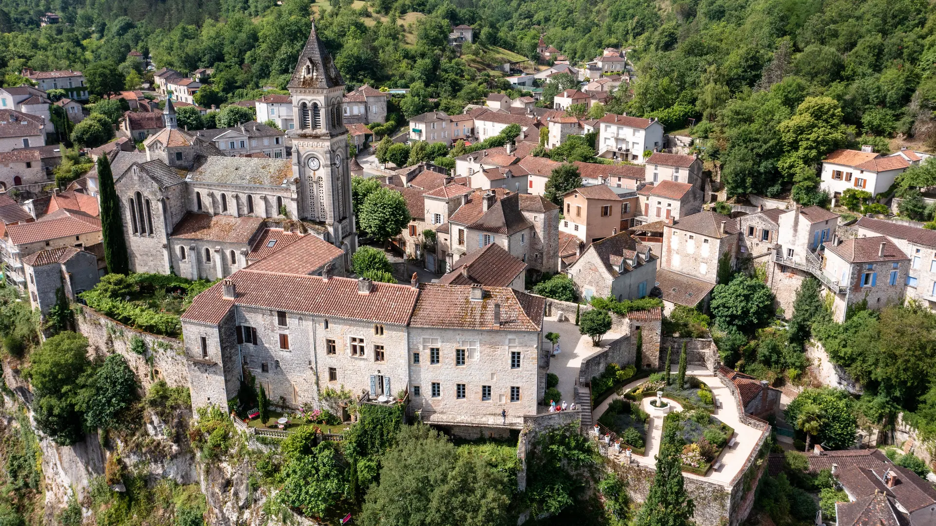 Vue drone du village d'Albas