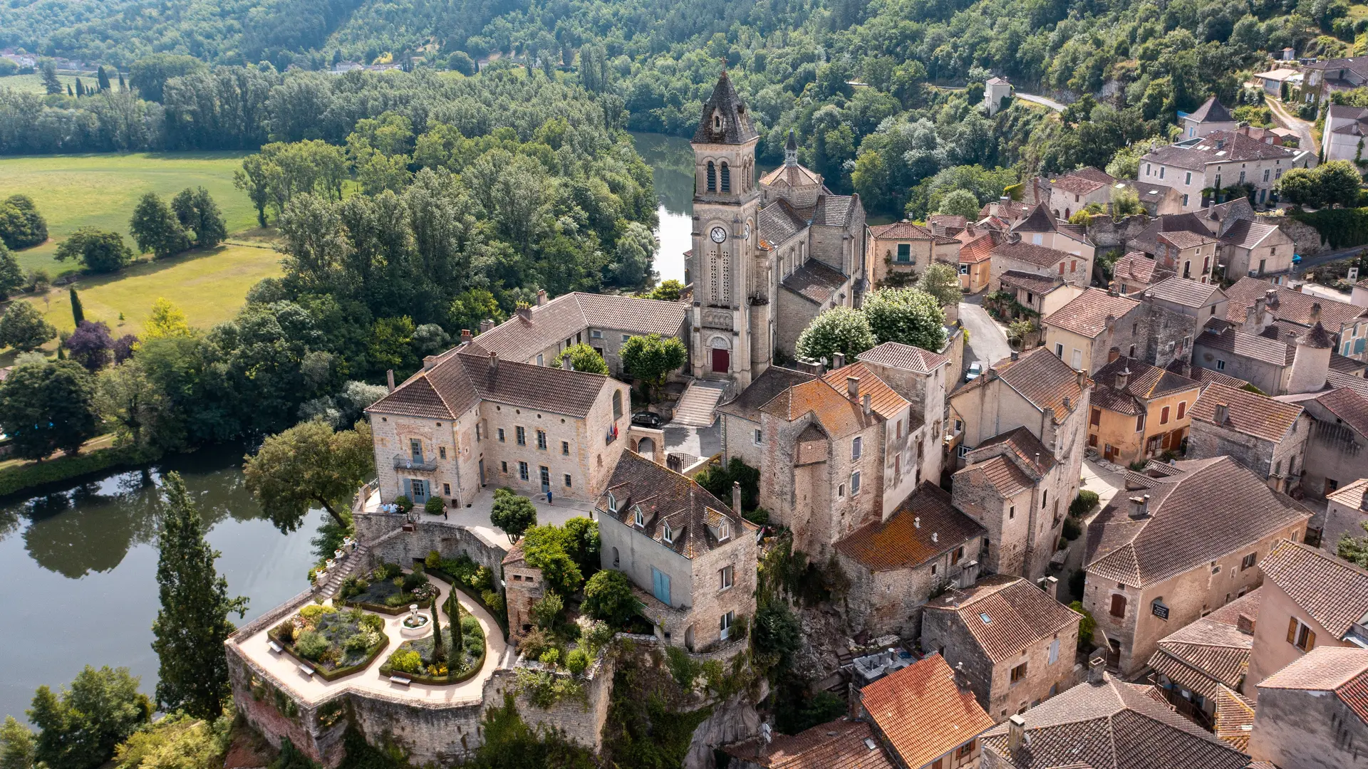 Vue drone du village d'Albas