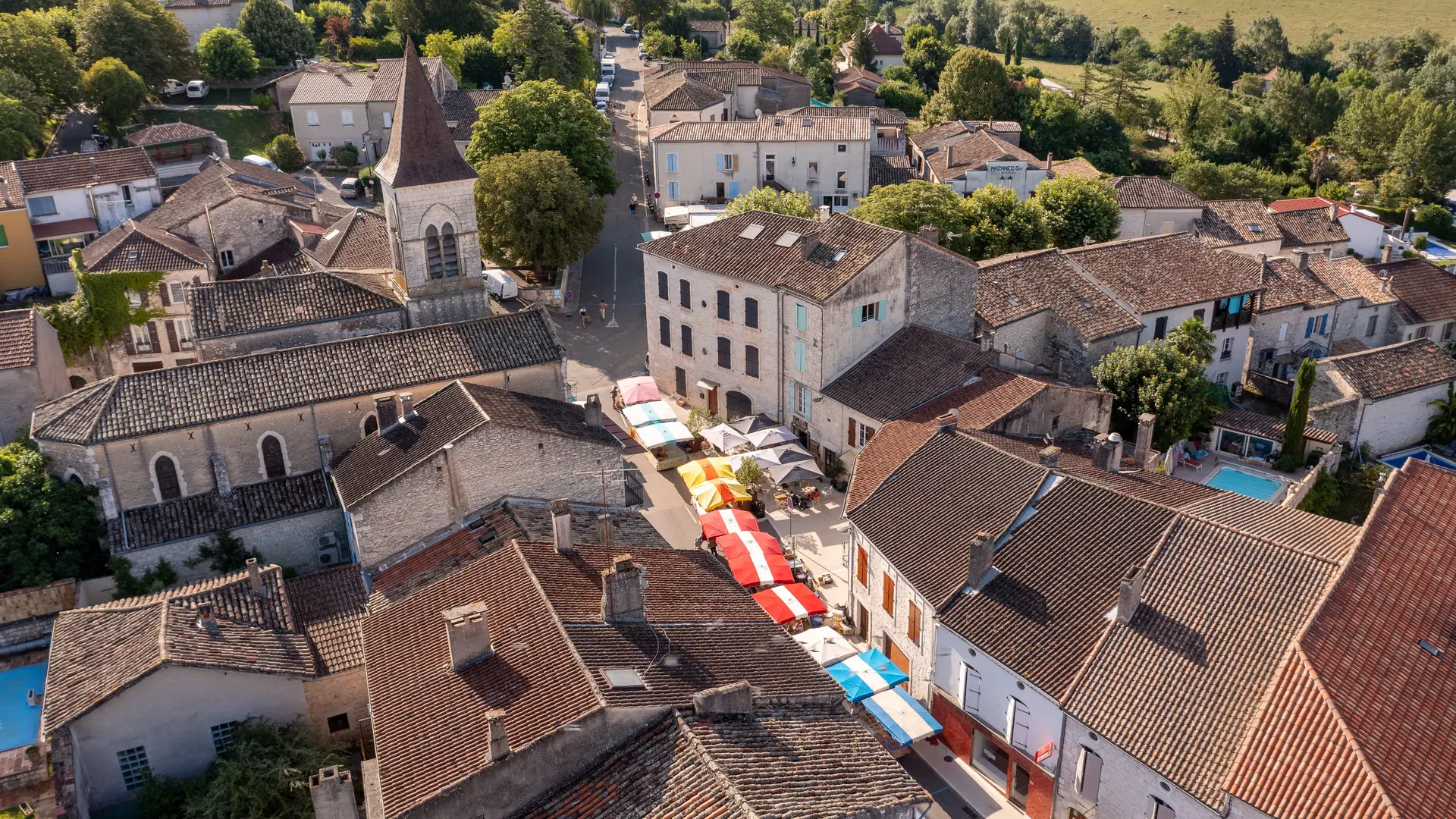 Vue drone du village de Montcuq