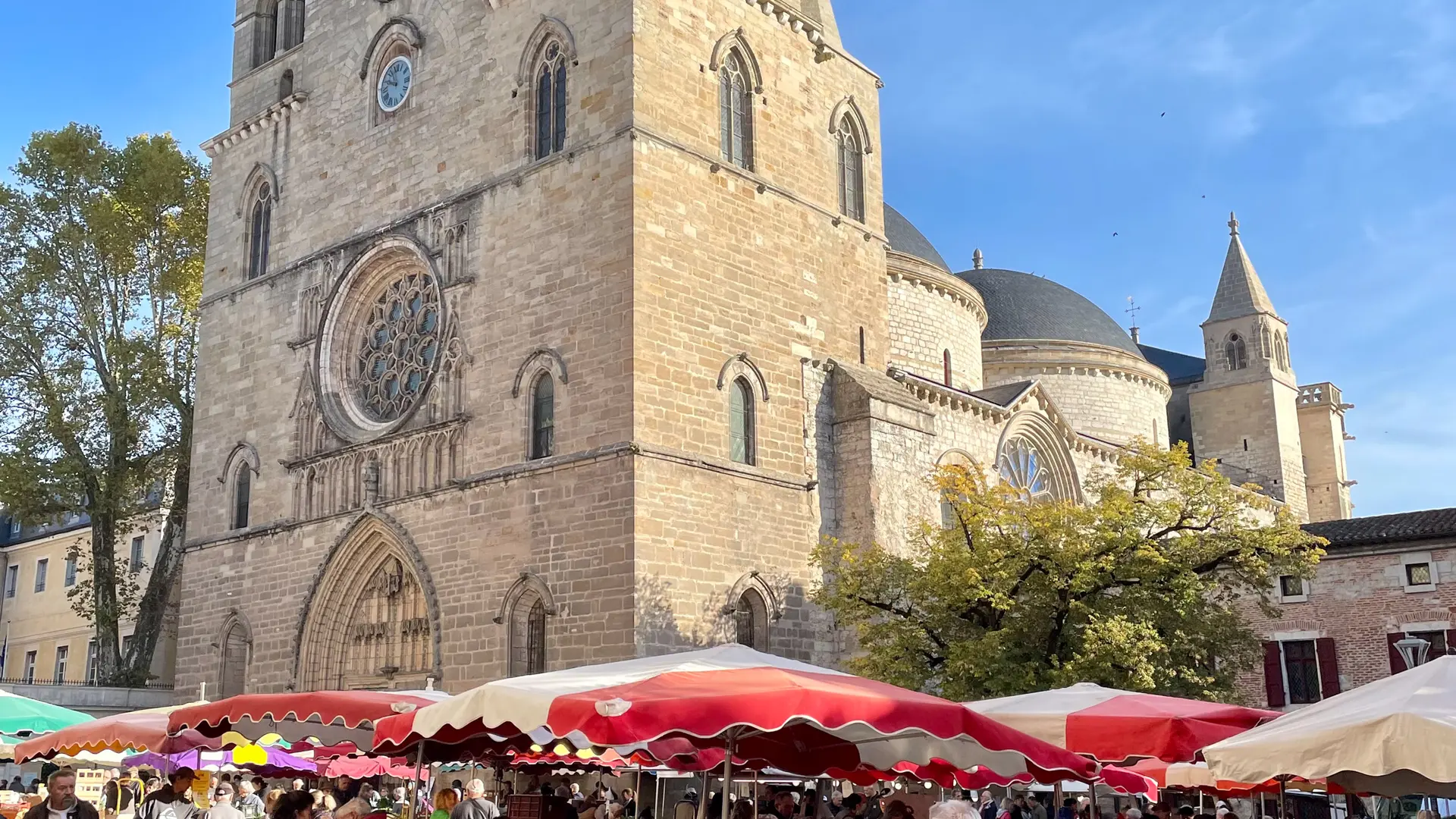 Marché de Cahors, place de la cathédrale