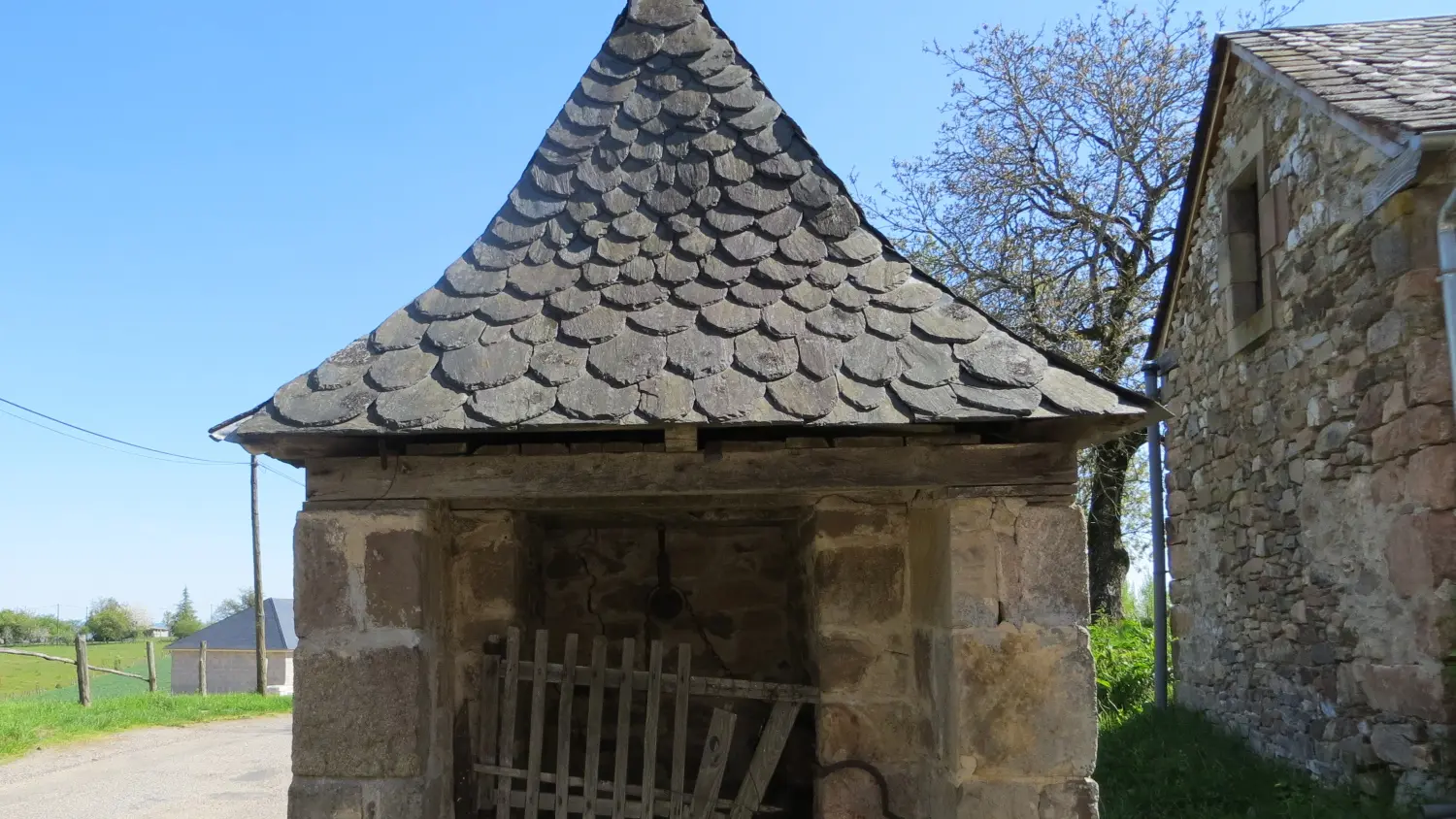 24 NEUVILLE - Le Puy Brezou (4)