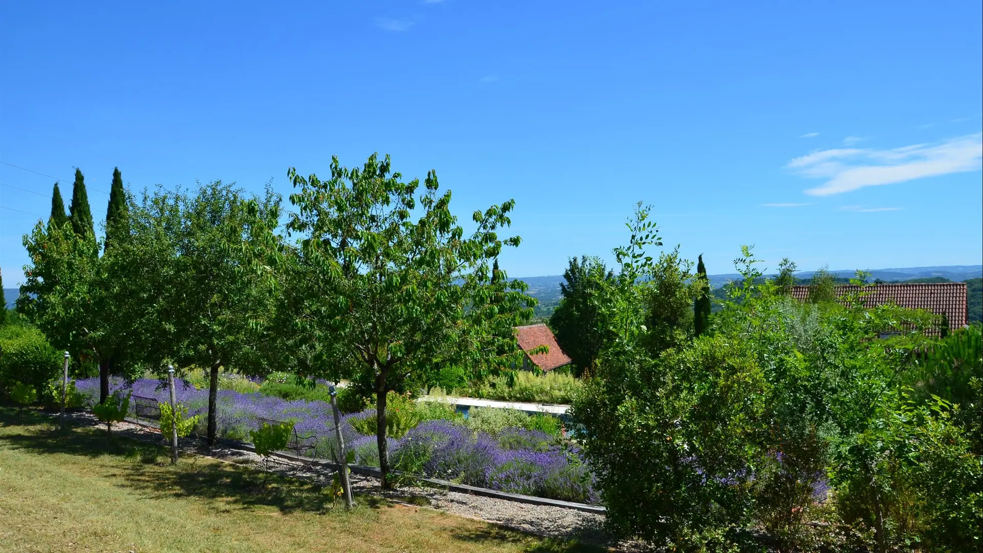 Gîte Durocher-St Denis les Martel-jardin