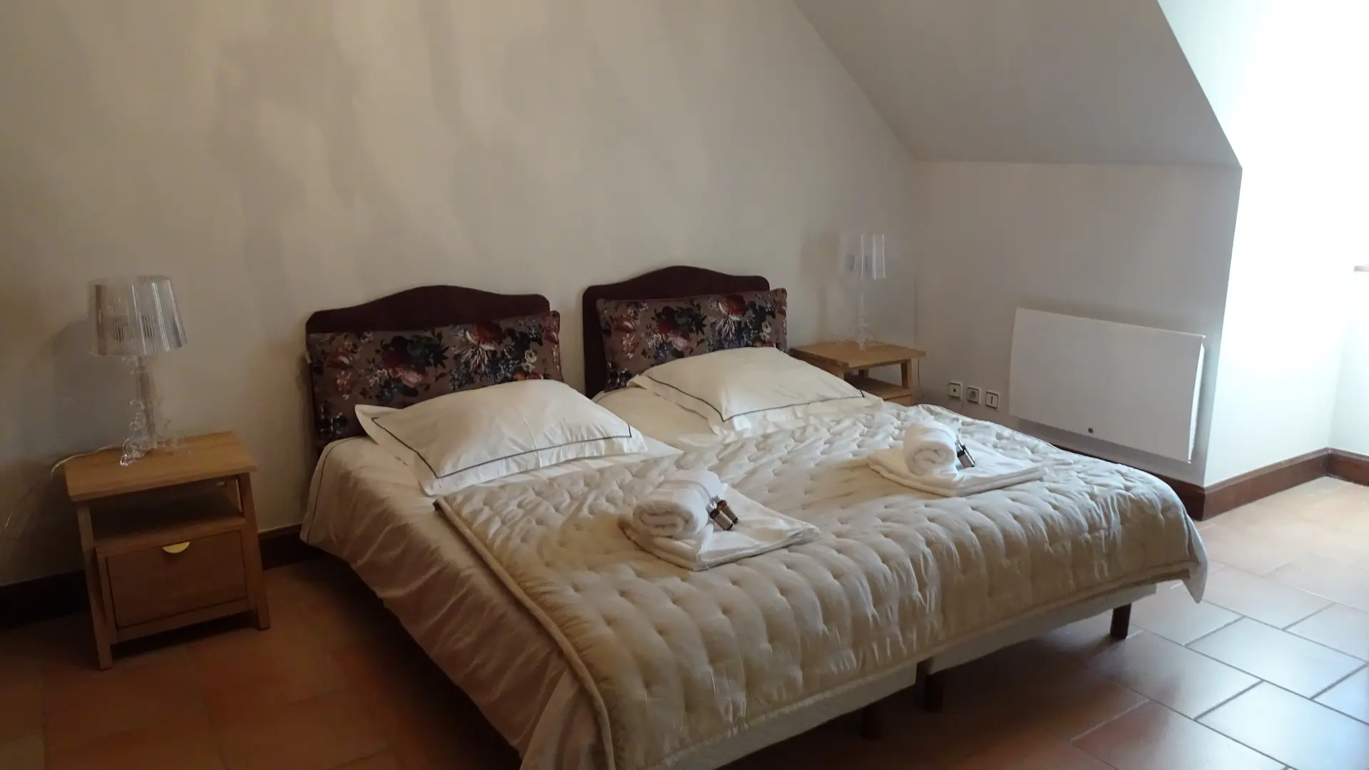 3ème chambre 2 lits à 90 palier avec salle de bain et wc