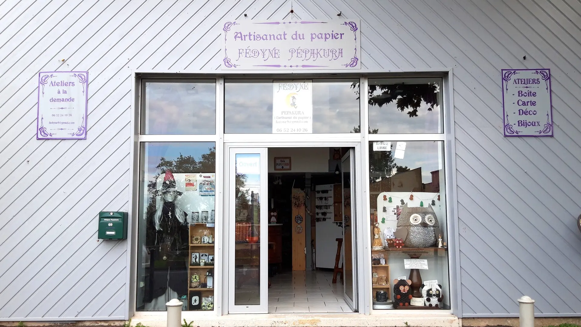 30a pancarte entourée