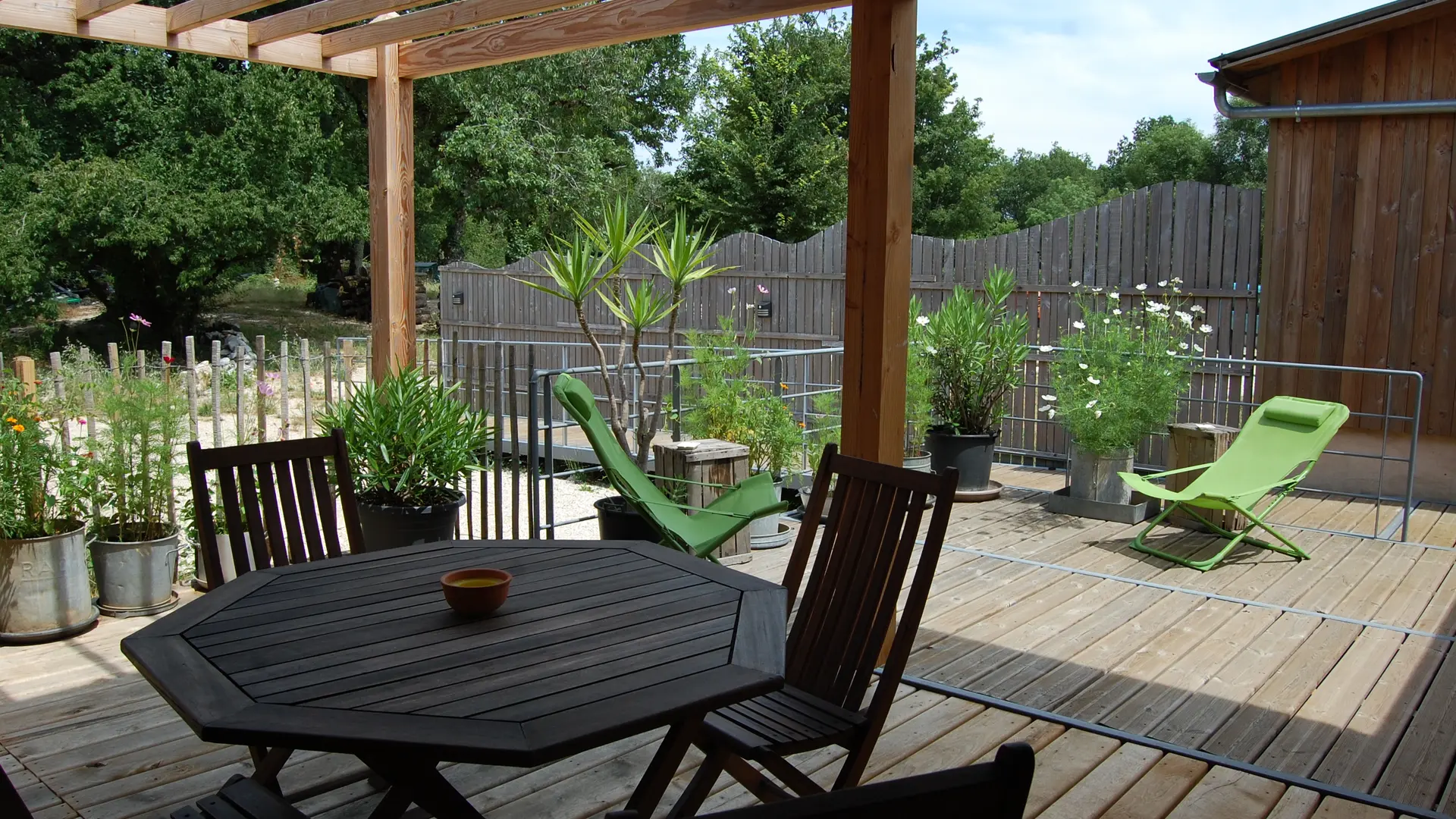 Terrasse à l'entrée