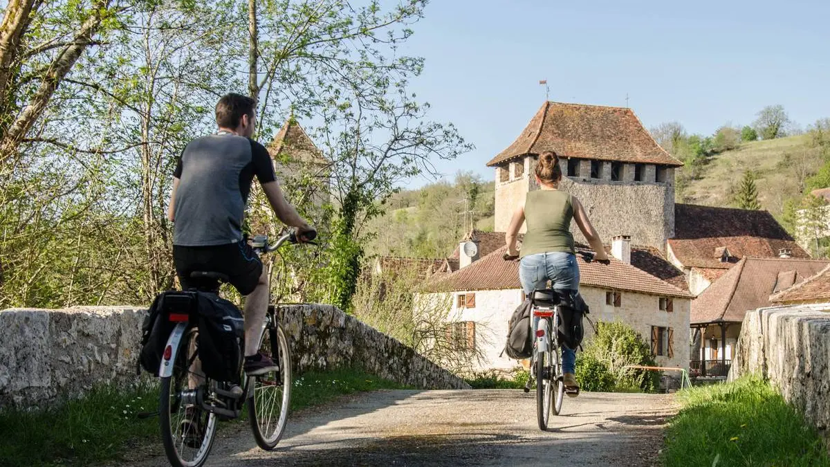 Balade en vélo électrique à Saint-Martin-de-Vers