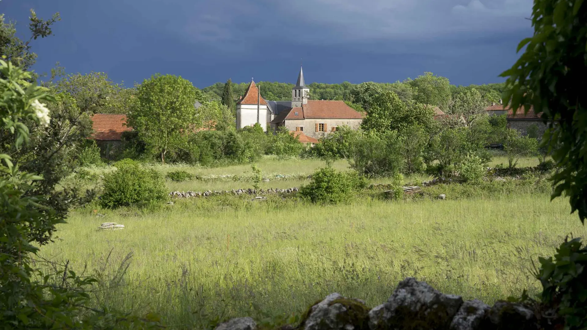 le mouton à deux pattes - village