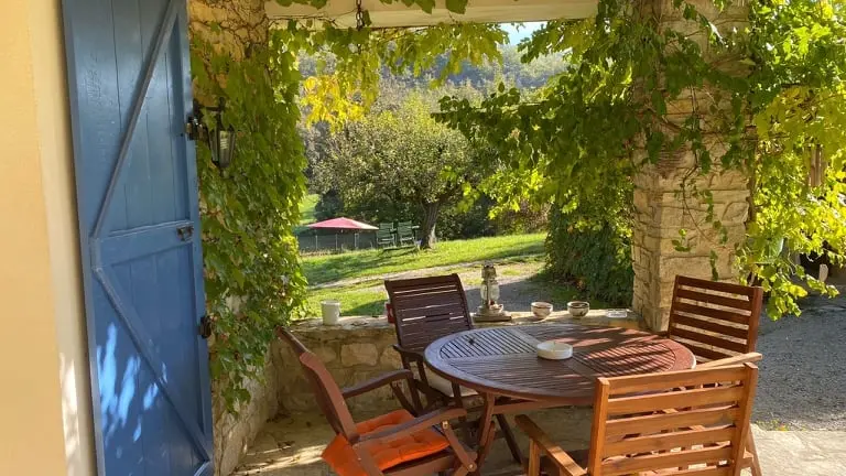 vue terrasse du gite pour 4 personnes la maison