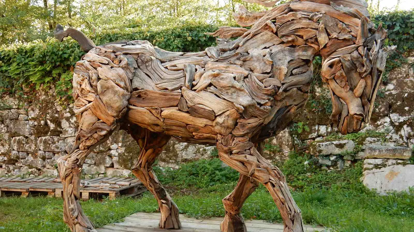 Cheval taille réelle en bois flotté