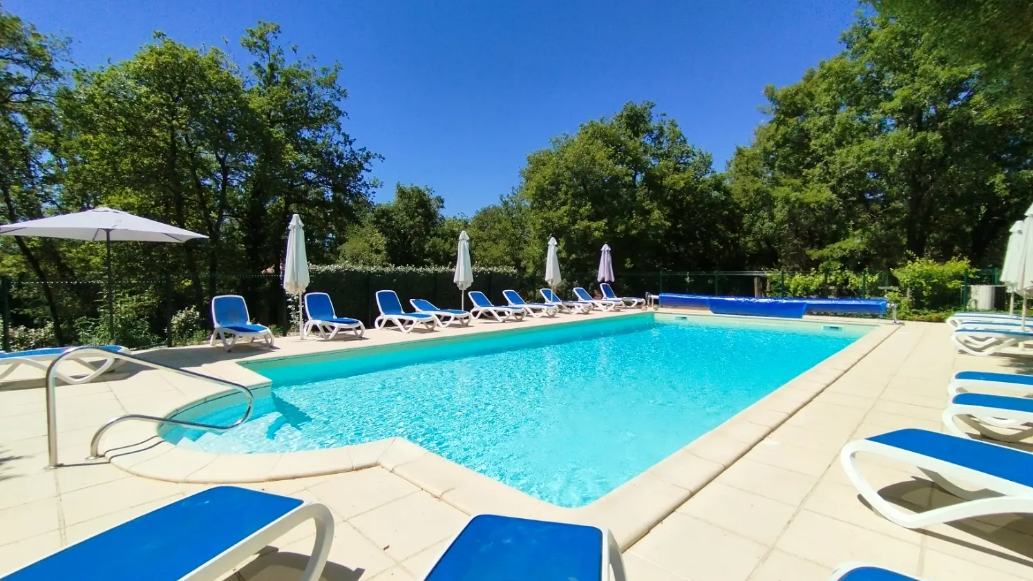 Piscine partagée - Hameau LES ORCHIDEES