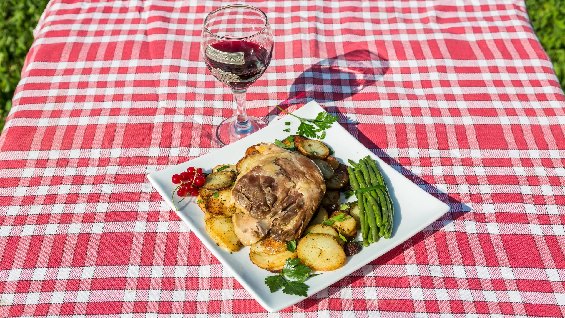 ASSIETTES DE CUISSE CONFITE DE CANARD