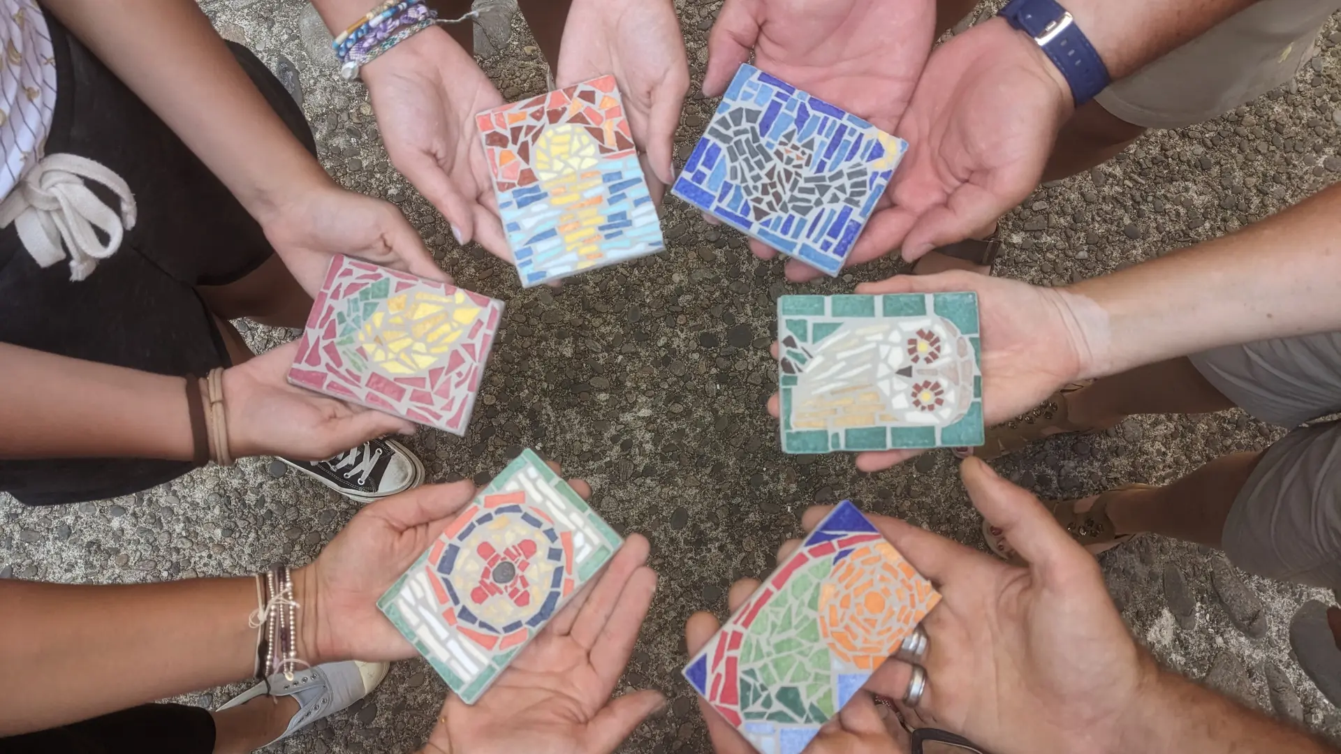 Les ateliers mosaïque de lété à la galerie du Petit Caillou