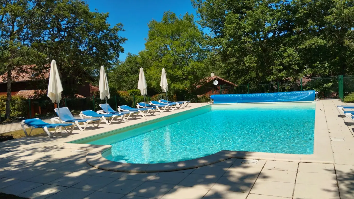Piscine partagée réservée aux habitants du hameau LA COLLINE