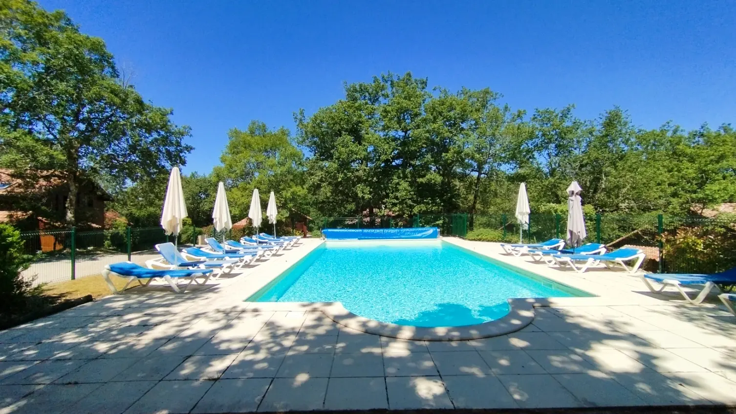 Piscine partagée réservée aux habitants du hameau LA COLLINE