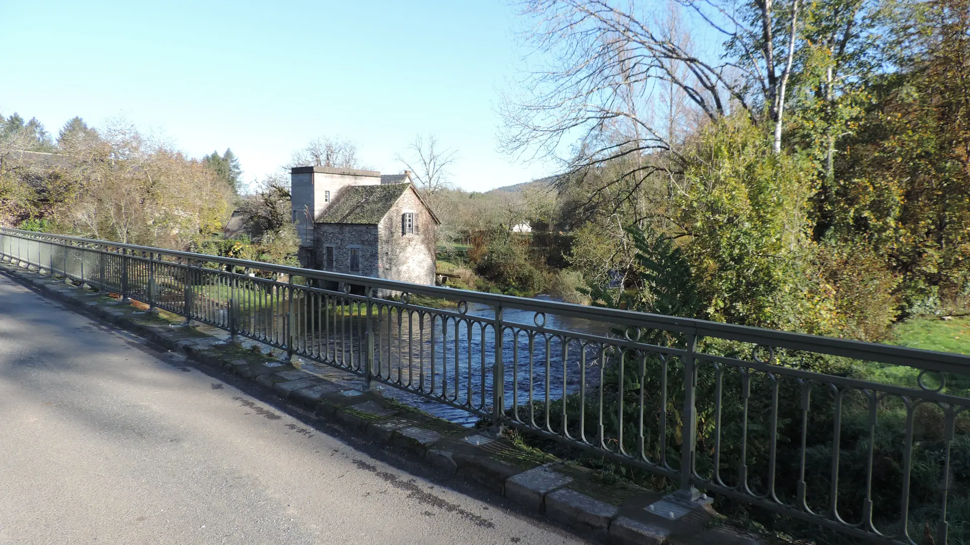 Argentat Moulinots - Pont voie unique, moulin