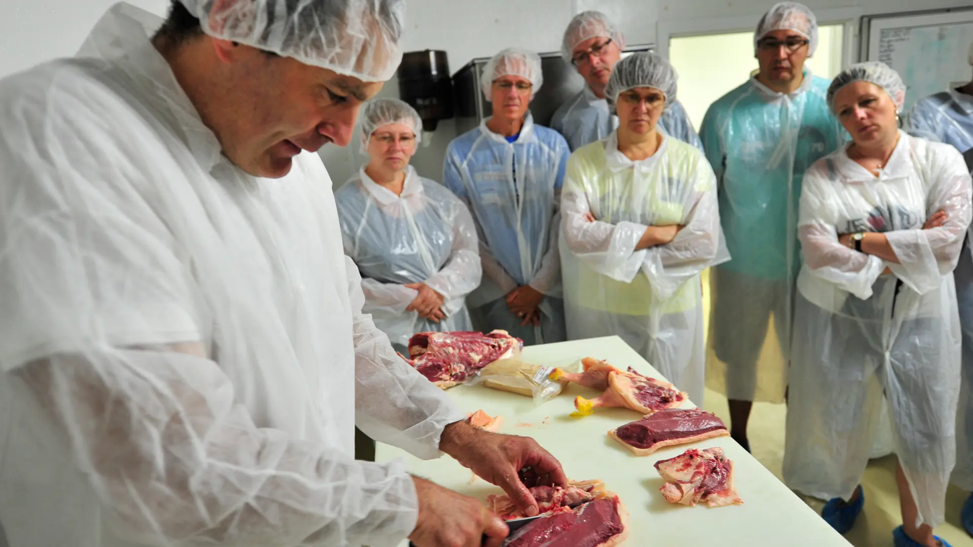 Atelier de préparation du canard - Ferme de Roubegeolle Vayrac_02 © Lot Tourisme - C. ORY