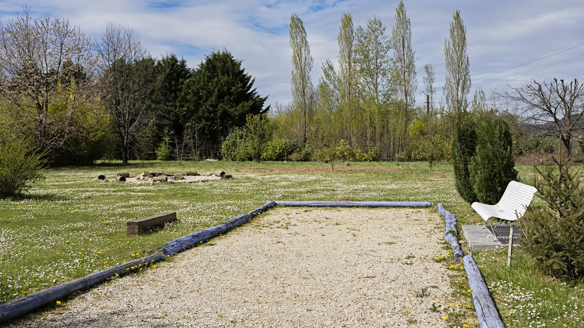 BANC ET TERRAIN PETANQUE