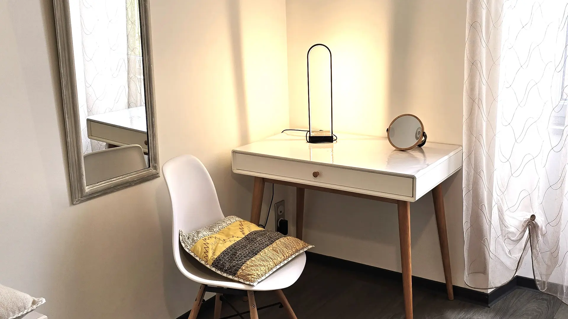 BUREAU CHAMBRE KING SIZE