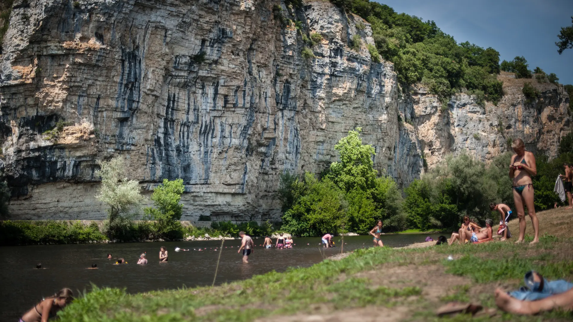 Baignade dans la Dordogne à Gluges_02 © Lot Tourisme - C. ORY