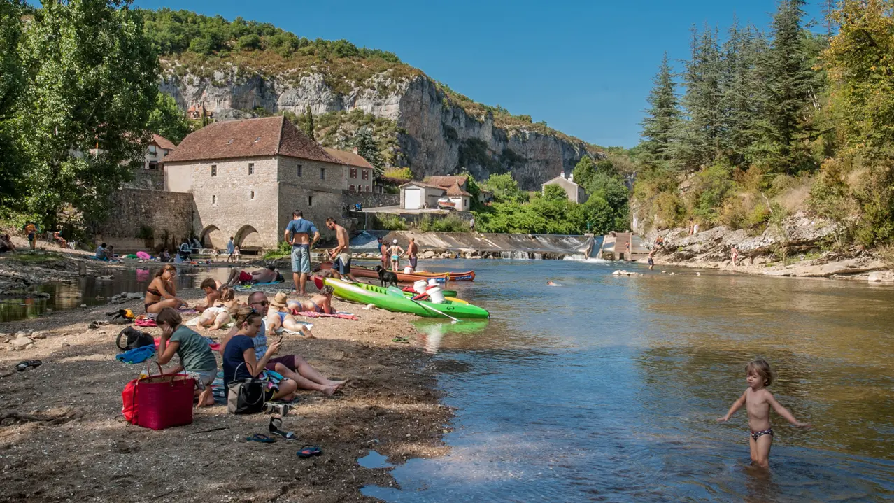 Baignade dans le Célé à Cabrerets_01 © Lot Tourisme - C. ORY