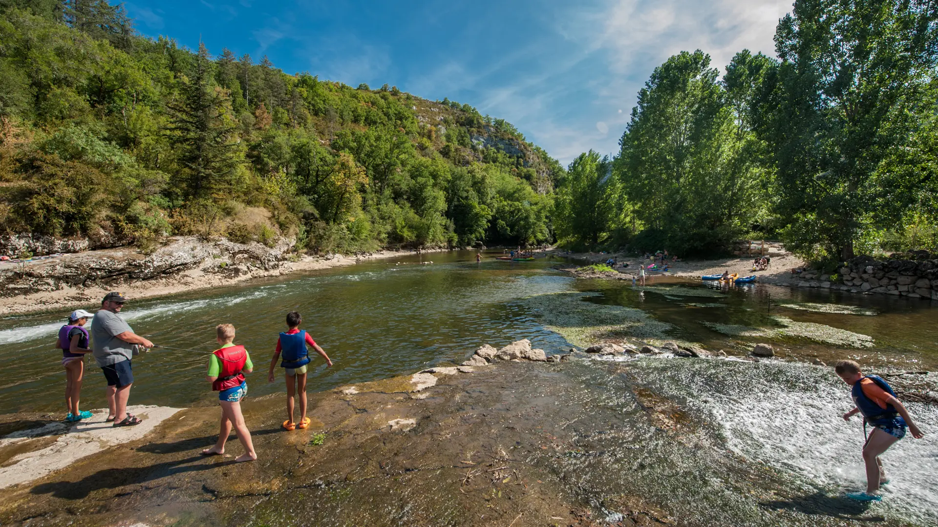 Baignade dans le Célé à Cabrerets_05 © Lot Tourisme - C. ORY