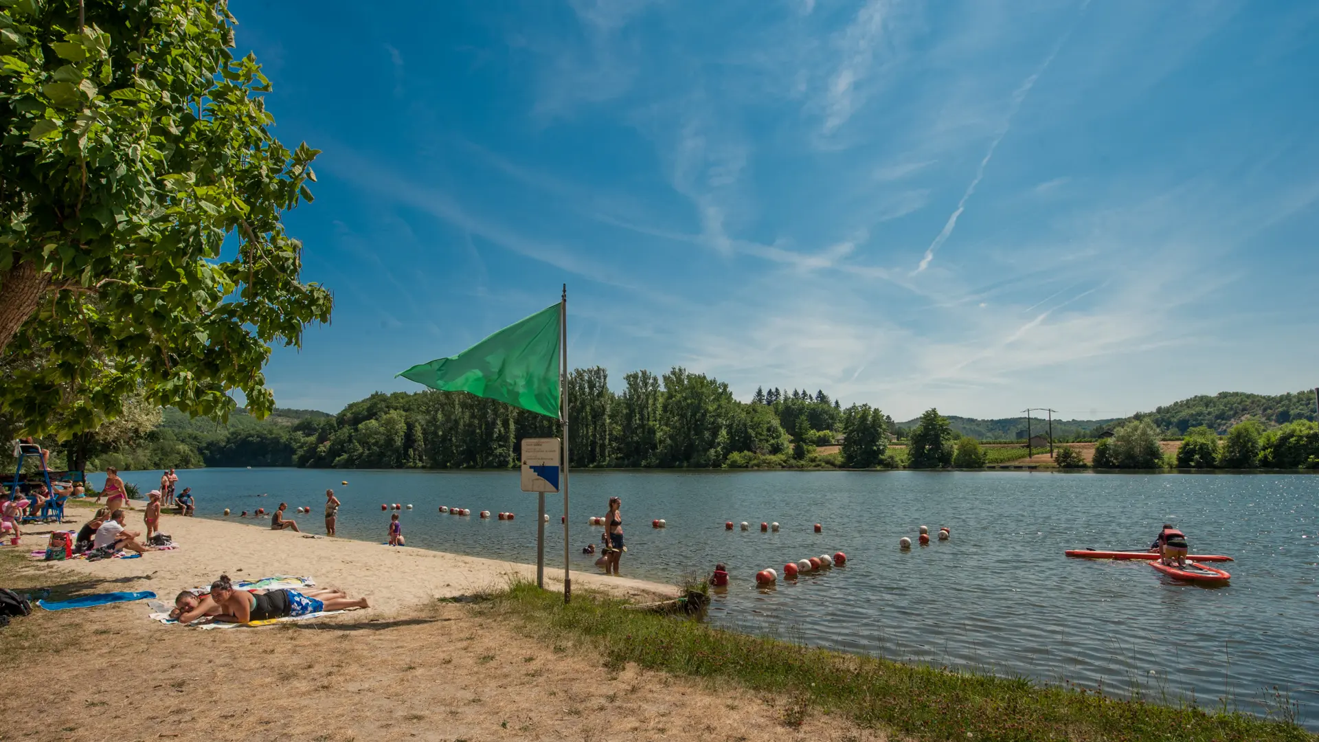 Baignade dans le Lot à Luzech_03 © Lot Tourisme - C. ORY