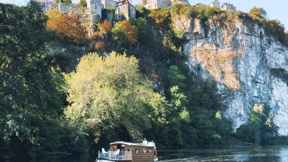 Navigation devant Saint-Cirq-Lapopie
