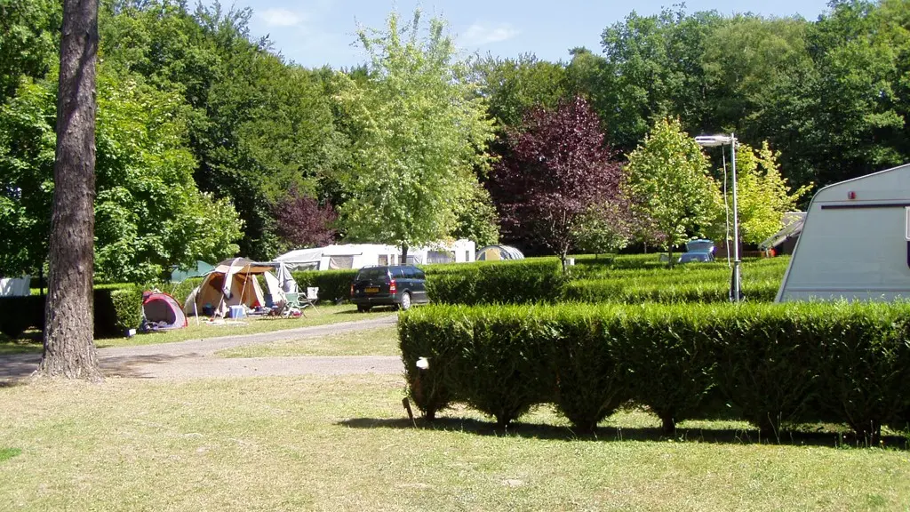 Camping Le Vert-Bois à Saint-Martin-la-Méanne, emplacements nus