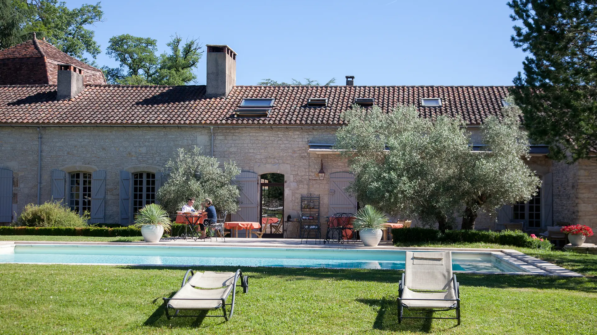 Jardin de la piscine domaine de labarthe