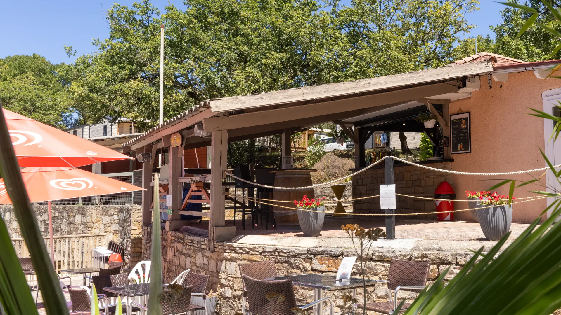 Restaurant bar snack