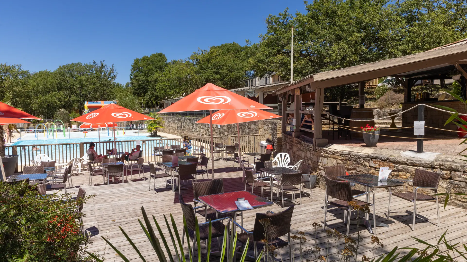 Camping-Crayssac-Restaurant-LesRefletsduQuercy-ciela-village-2