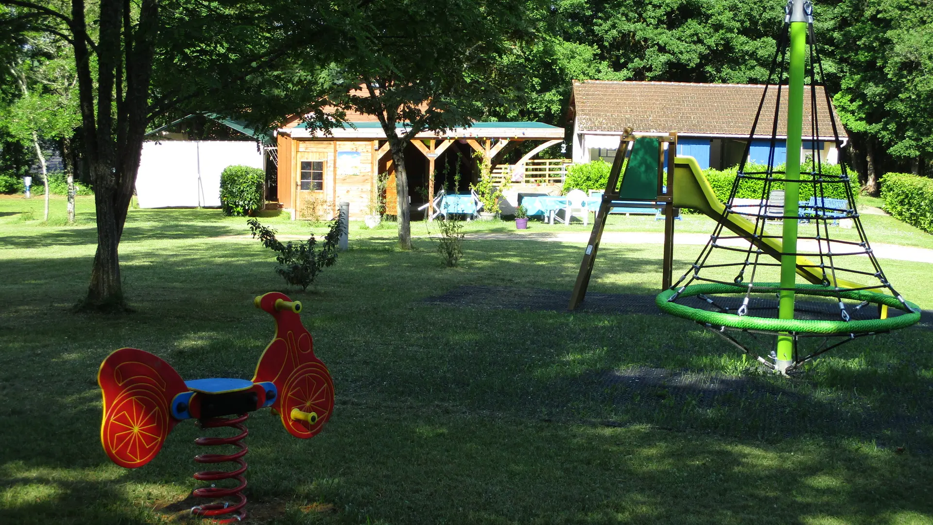 Camping Le Paradis - Aire de Jeux