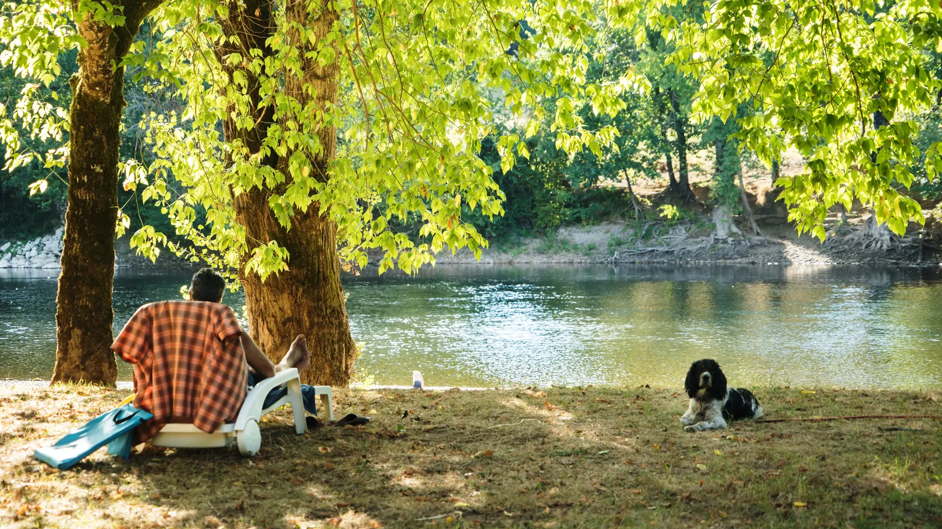 Camping les grands chênes- détente au bord de l'eau