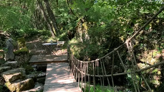 Cabane insolite pont de singe