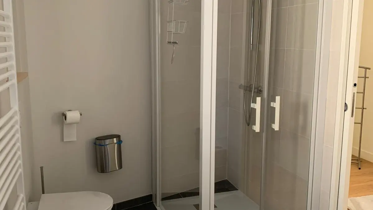 Salle de bain chambre 6