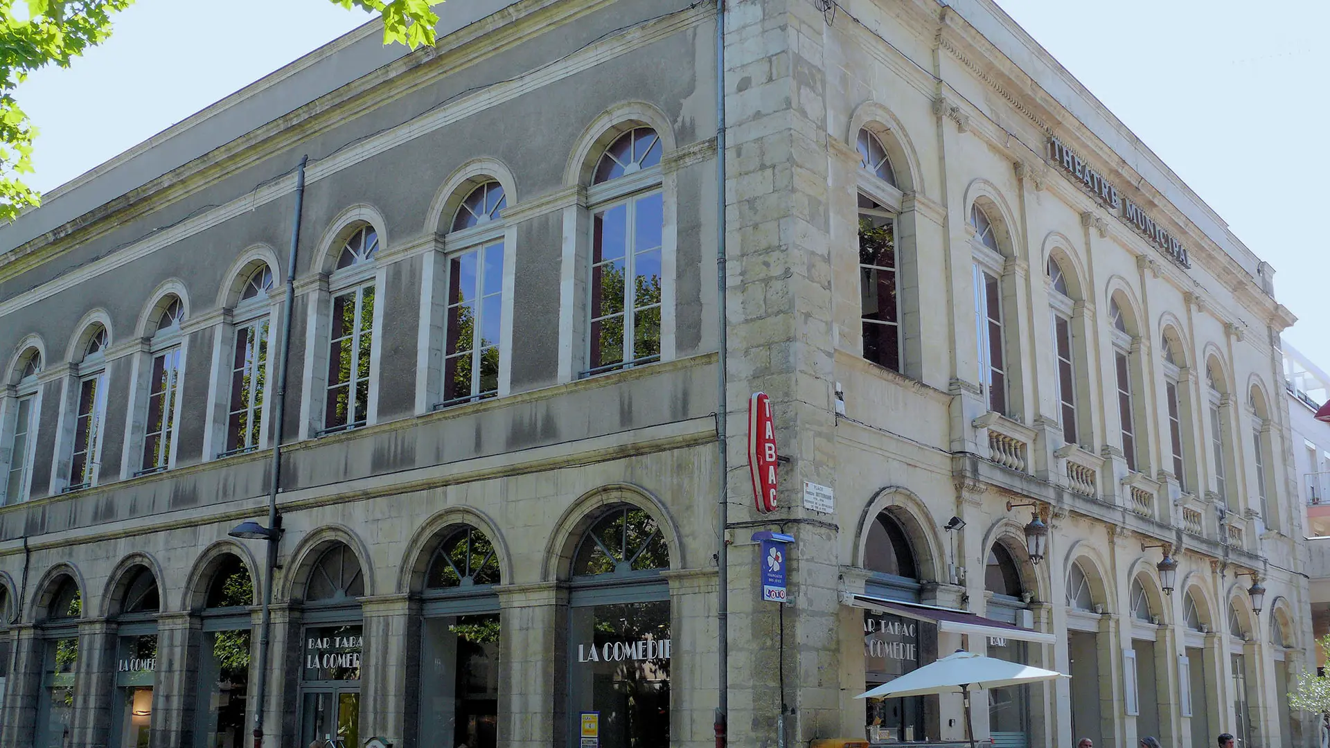 Cahors_-_Théâtre_municipal_place_François-Mitterand_-312