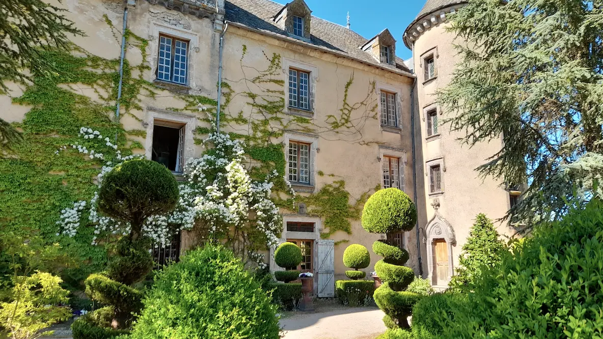 Le Château de Bessonies au printemps