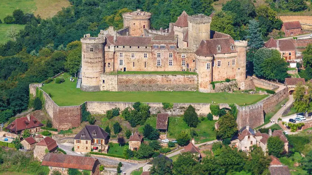 Castelnau: château et village