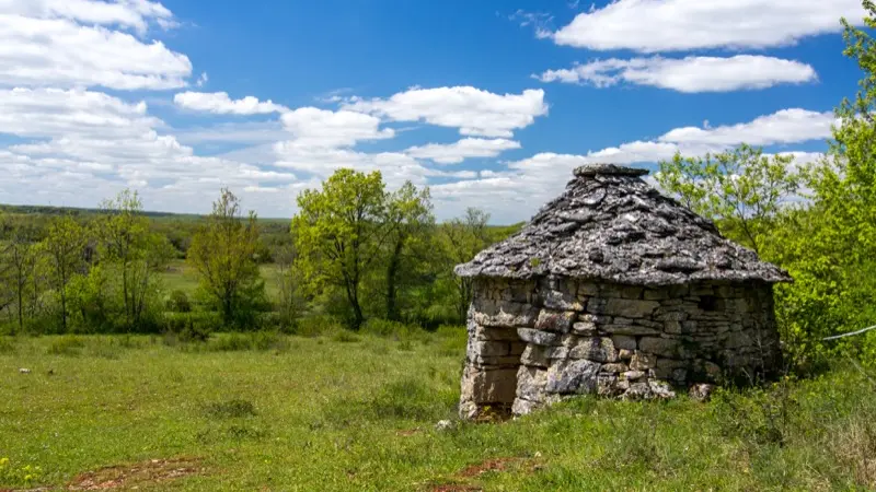 Cazelle sur le chemin des crêtes à Limogne