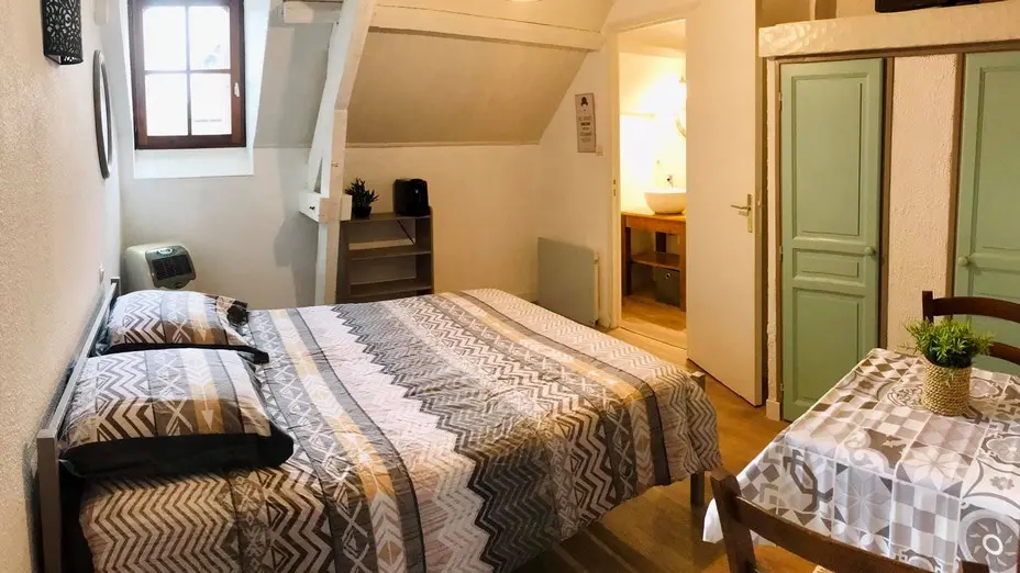 ChHotesOChampsDeLHeure-Curemonte_chambre3
