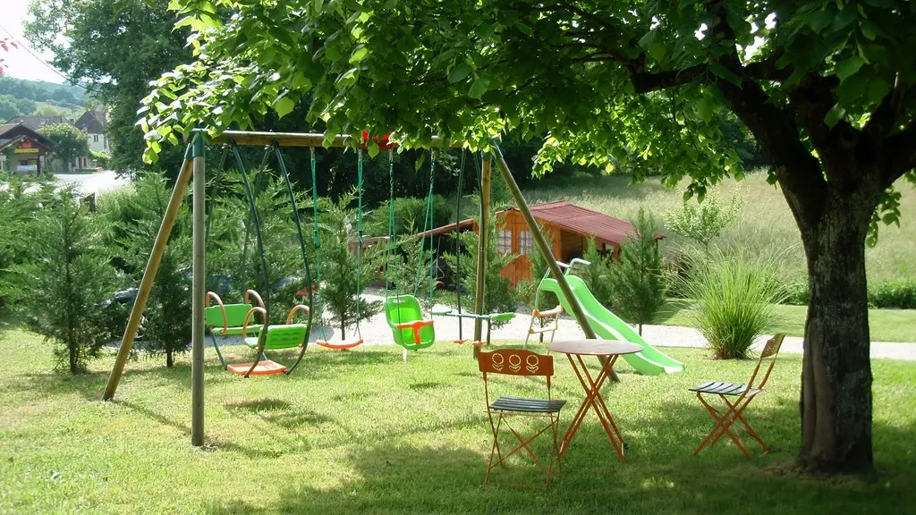 ChHotesLeBacquet-StJulienMaumont_balancoire