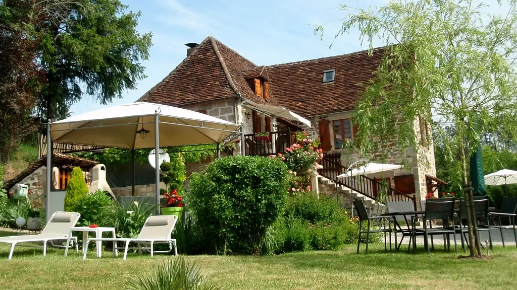 ChHotesLeBacquet-StJulienMaumont_exterieur