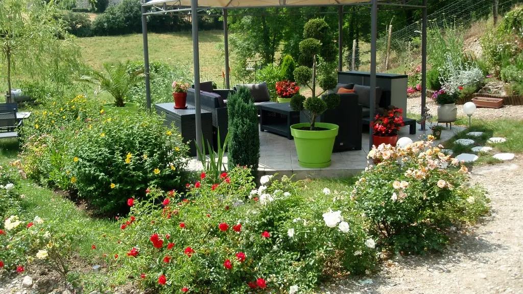 ChHotesLeBacquet-StJulienMaumont_fleurs