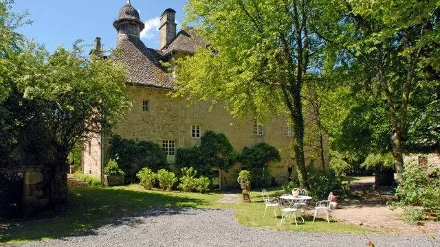 ChateauLeBoisChHotes-exterieurs_StJulienAuxBois
