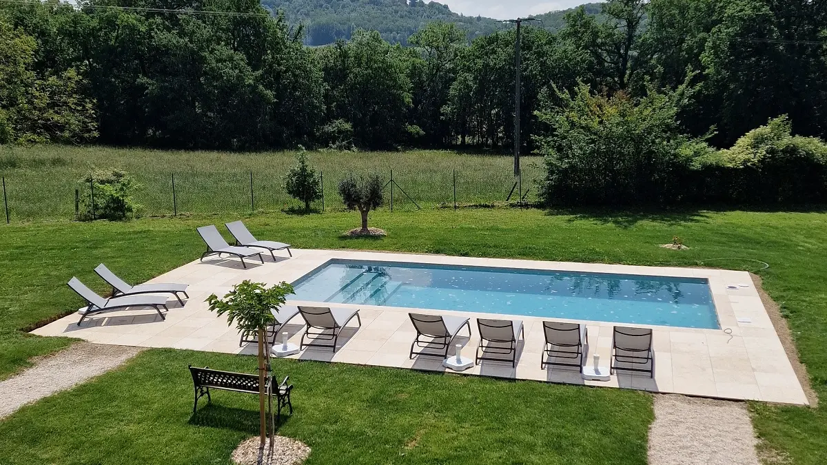 Chambre familiale vue piscine