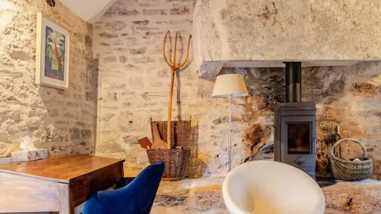 Chambre Four à Pain avec poele à bois