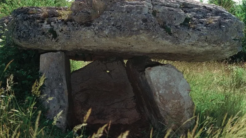 Lentillac du Causse : Dolmen dit La Pierre- Levée