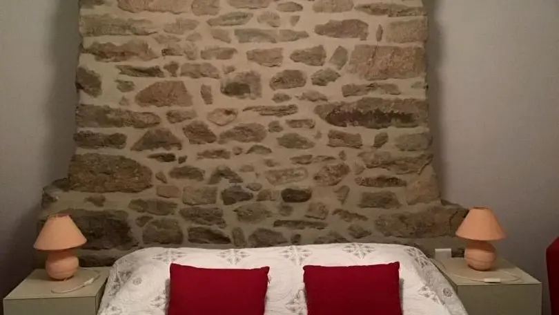 Combe-StPrivat-19G5349-chambreLitDouble-3