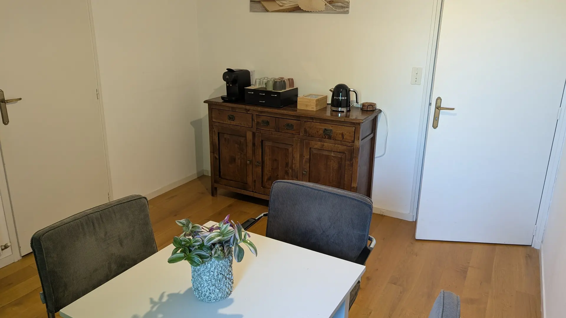 Coffee and tea room